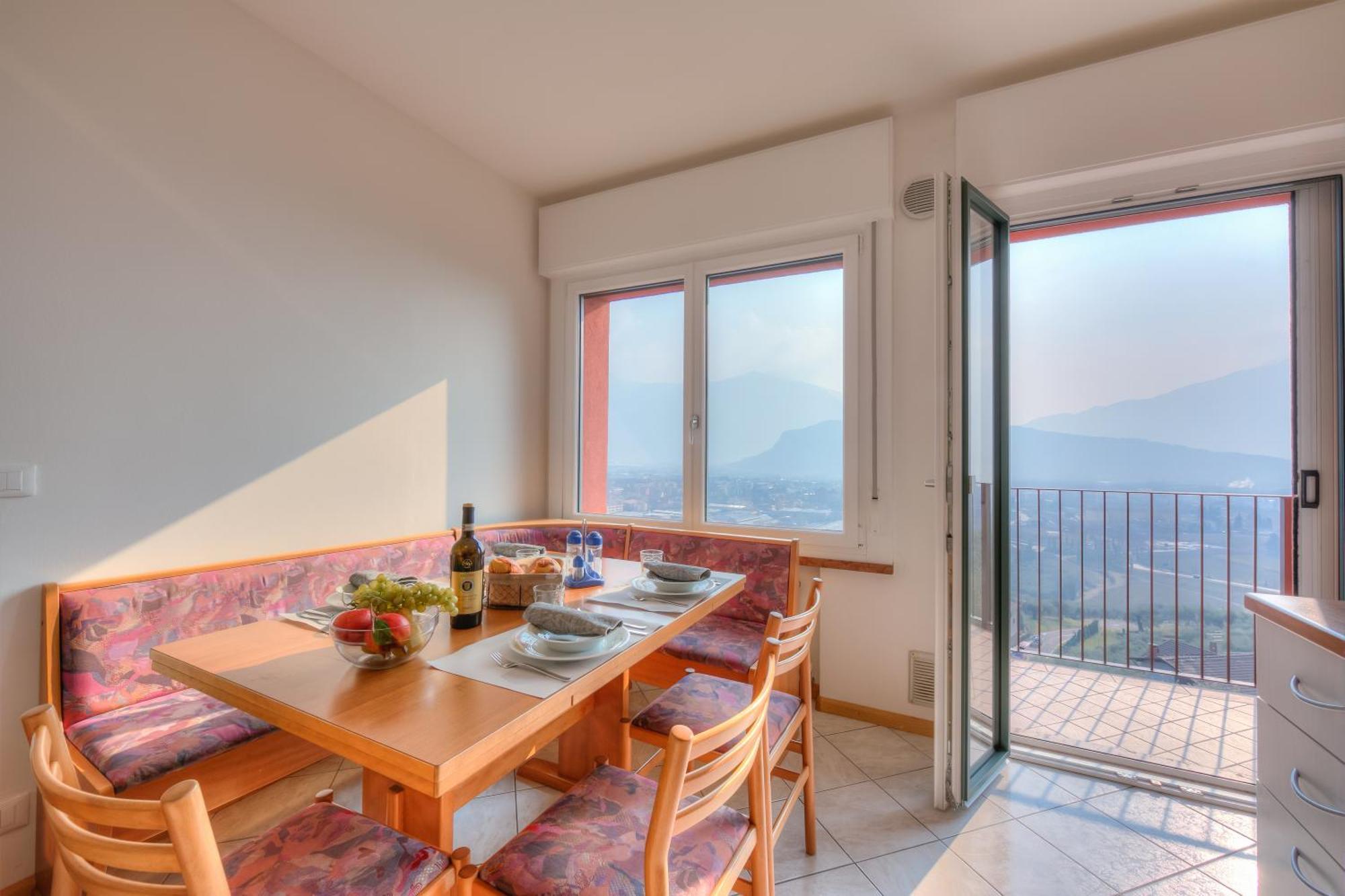 Lake View Dom-Us Apartment - Happy Rentals リーヴァ・デル・ガルダ エクステリア 写真