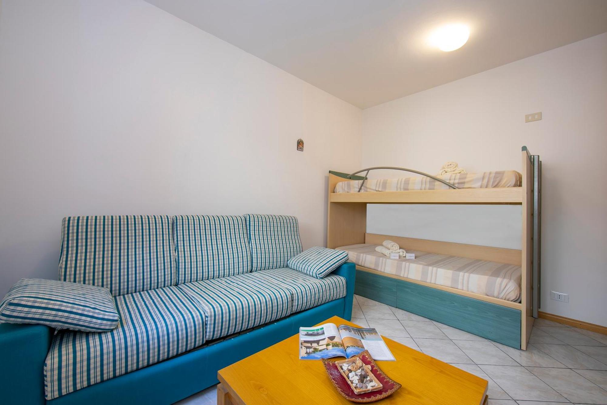 Lake View Dom-Us Apartment - Happy Rentals リーヴァ・デル・ガルダ エクステリア 写真